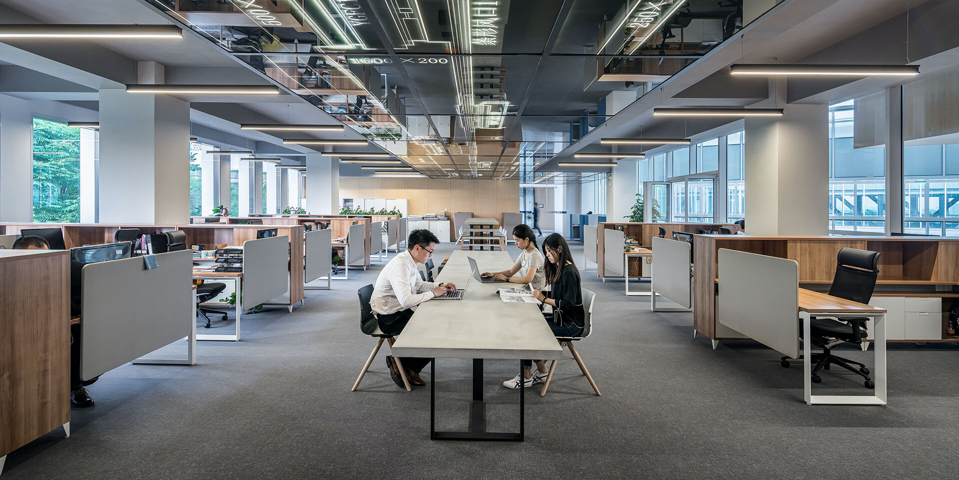 深圳Shopify建站团队工作场景